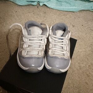 Jordan Kids Sneakers in Gray and White